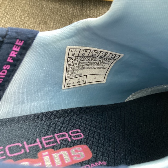 Skechers Women's Slip-ins: Summits - Dazzling Haze Casual Sneakers, size 9 W - Picture 6 of 13